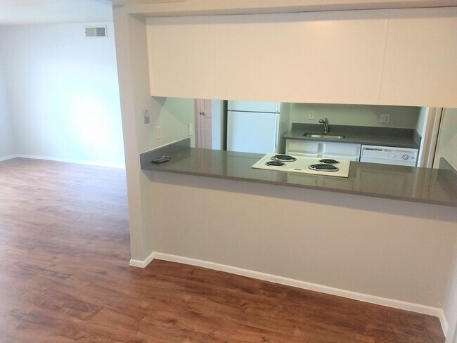 Foto del edificio - Spacious Two Bedroom Two Bathroom Condo