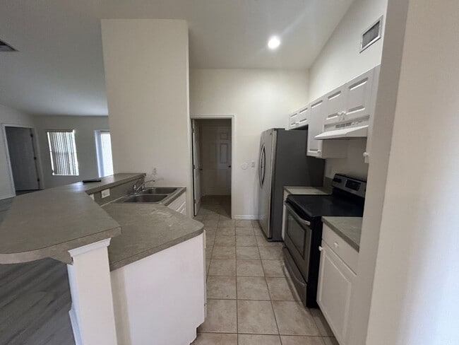 Building Photo - Nice 3/2 with newer carpet