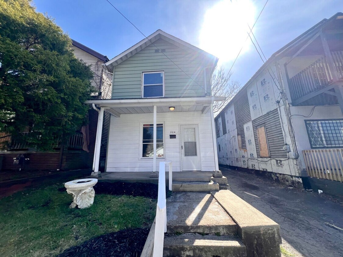 304 E Division St, New Castle, PA 16101 House Rental in New Castle