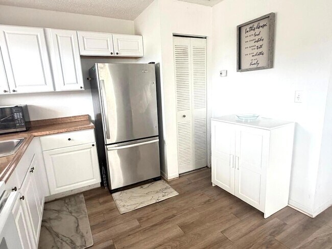 Foto del edificio - 406 Lakeside Dr