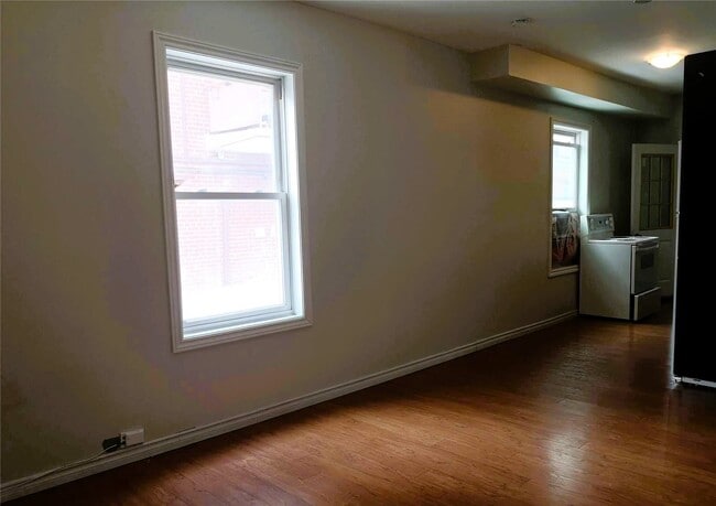 Photo du bâtiment - Charming Semi-Detached Home! (2 Bed, 1 Bath)