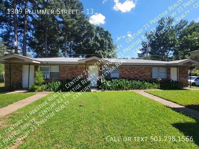 Foto del edificio - 1309 Plummer Street Apt #13