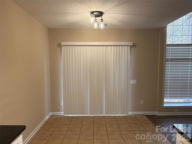 Foto del edificio - 7501 Lady Bank Dr