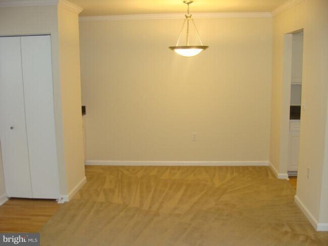 Building Photo - 18334 Streamside Dr