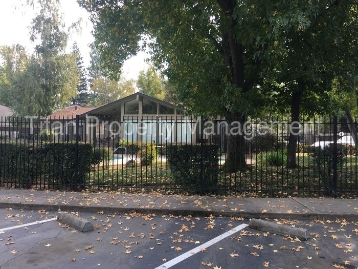 Primary Photo - 5333 Primrose Dr
