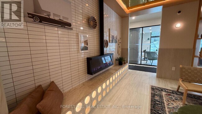 Photo du bâtiment - 1660 Bloor St W