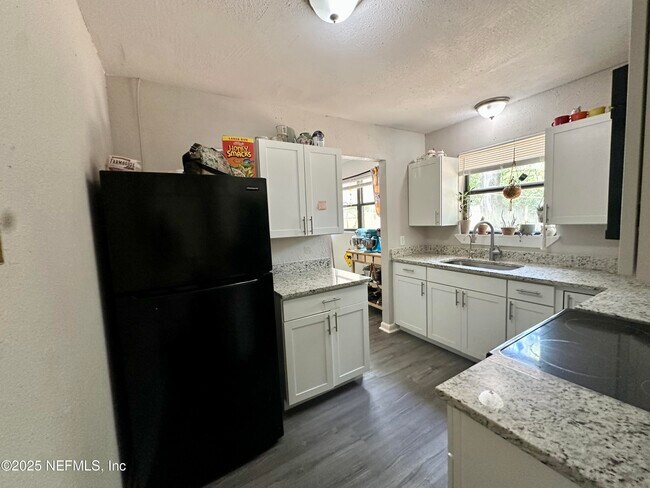 Building Photo - 7040 Arques Rd