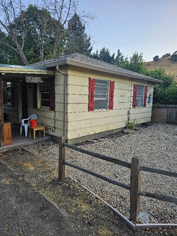 Foto del edificio - 3265 Hillview Ln