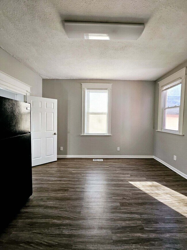 Foto del edificio - 2422 Warren St