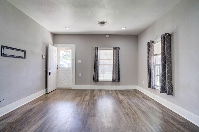 Building Photo - 1922 26th St