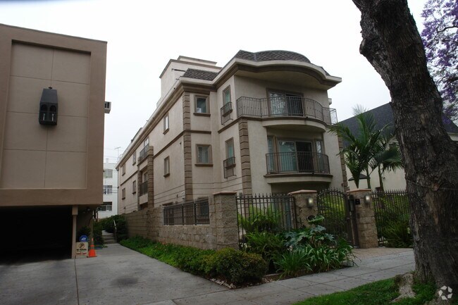 Building Photo - 338 N Palm Dr