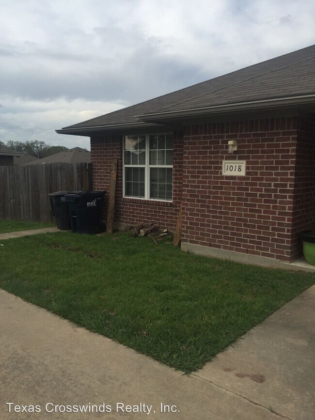 Building Photo - 1018-1018 Sun Meadow Ct