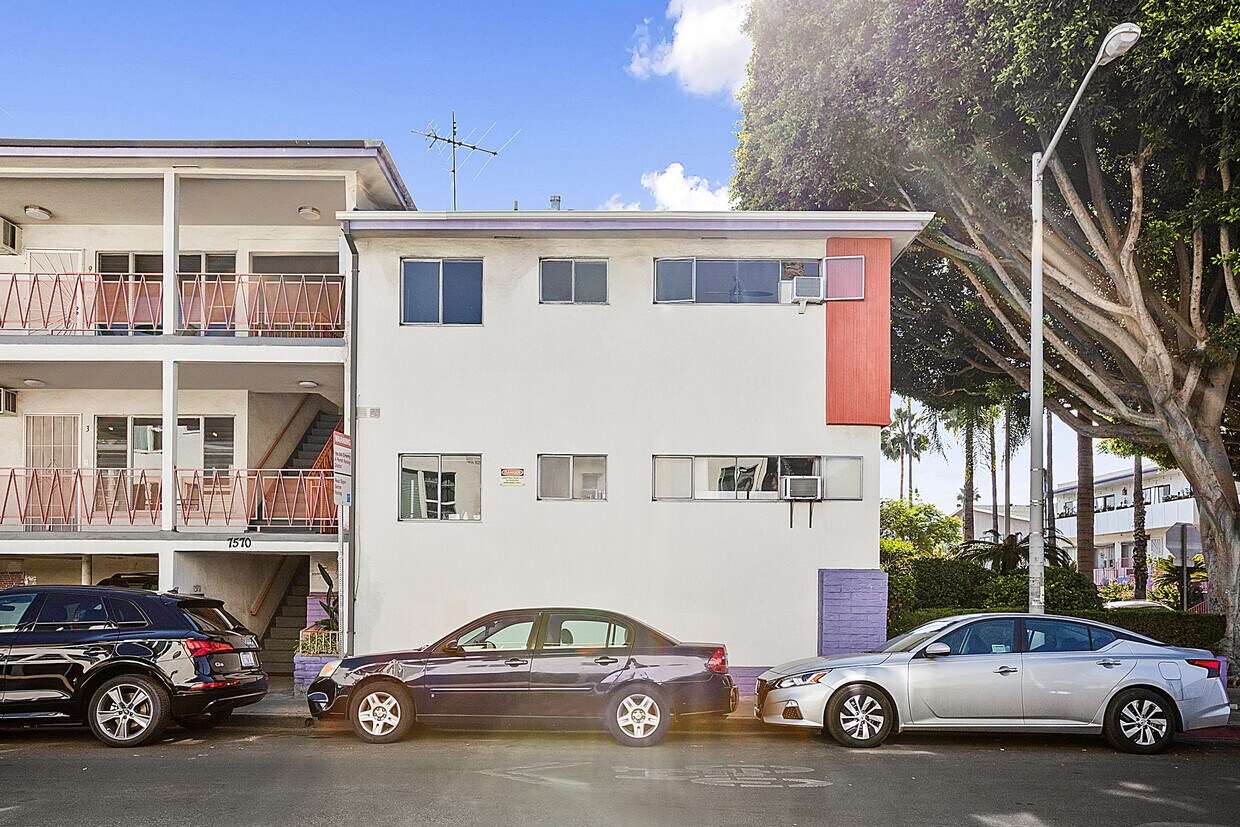 Primary Photo - 7570 Romaine St