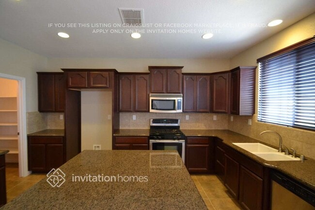 Building Photo - 406 Tara Bella Pl