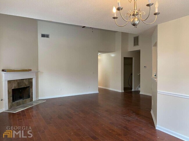 Foto del edificio - 8215 Champion Trail