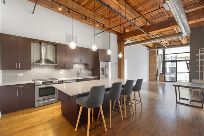 Foto del edificio - 525 W Superior St