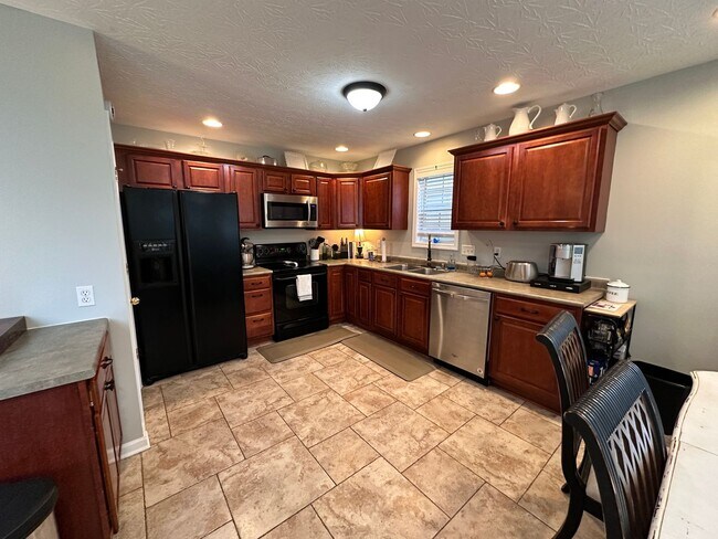 Foto del edificio - COMING SOON! Beautiful Single Family House with 3 BR and 2 Baths! All Electric, Garage