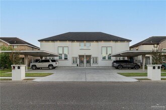 Building Photo - 10 W Kiwi Ave