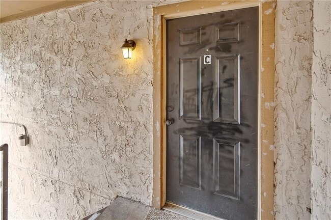 Building Photo - 1601 Brentwood Dr