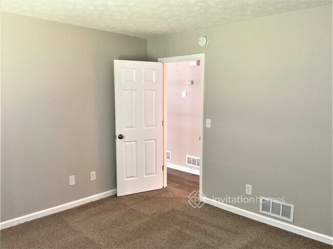 Building Photo - 5415 Mercedes Dr