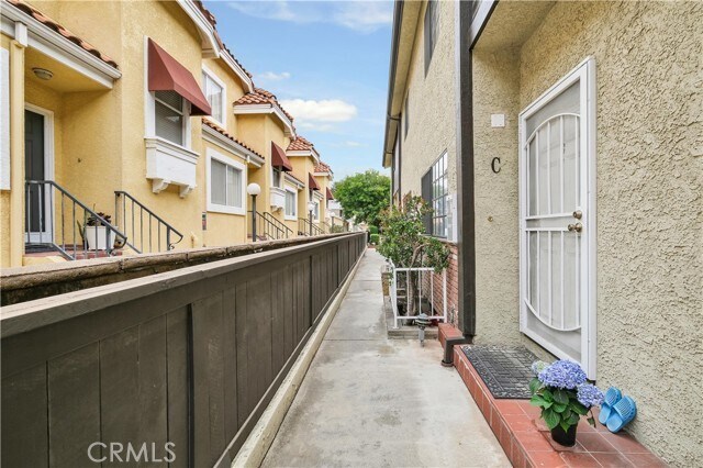 Building Photo - 408 N Curtis Ave