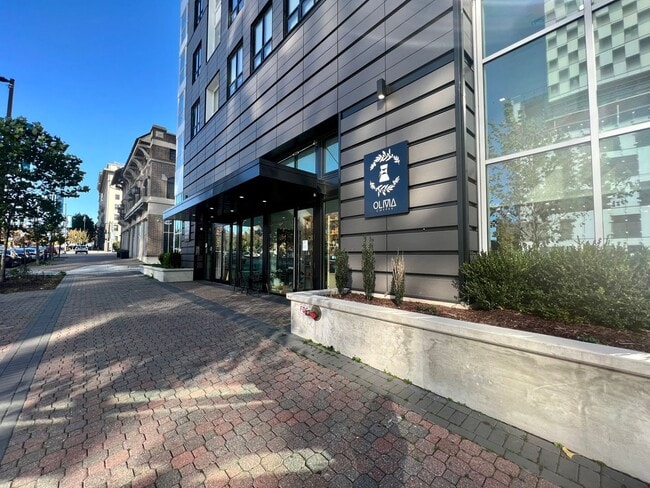 Interior Photo - 9 E. Mount Royal