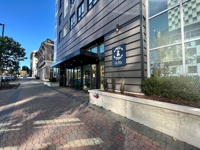 Interior Photo - 9 E. Mount Royal