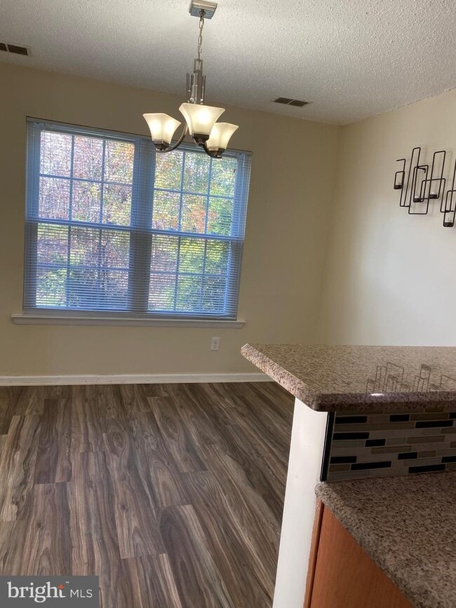 Building Photo - 33 Tanglewood Ct
