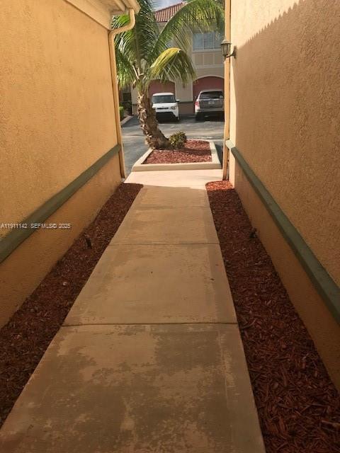 Foto del edificio - 2469 Centergate Dr