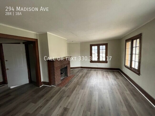 Building Photo - Two bedroom one bathroom second level apar...