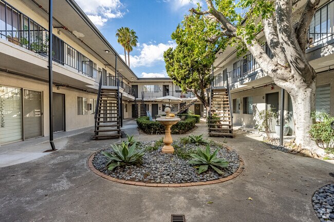 Patio - 435 N Euclid Ave