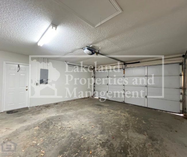 Building Photo - 1054 Trace Pl