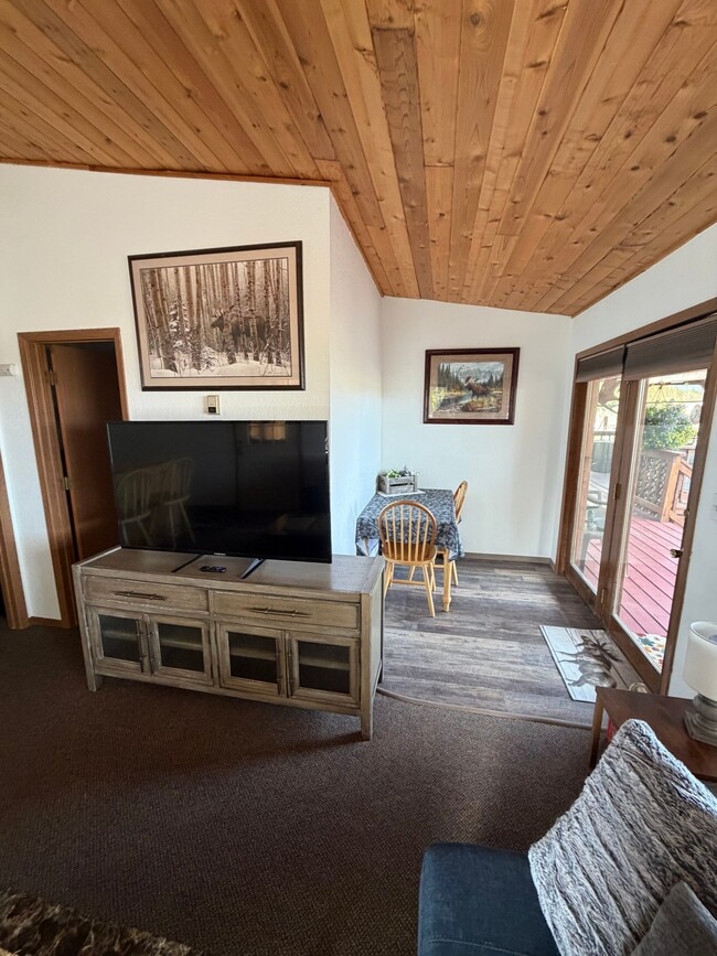 Building Photo - 1125 Angler Dr