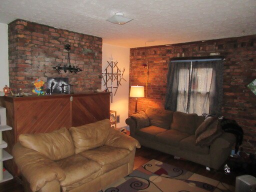Building Photo - 1358 Dennison Ave