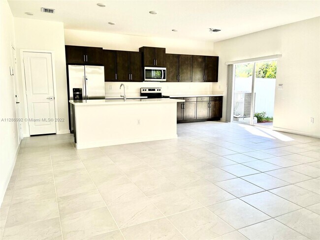 764 SE 19th St photo'