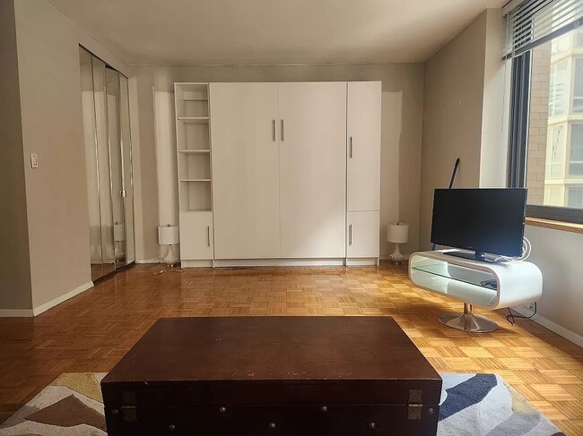 Foto del edificio - 161 W 61st St