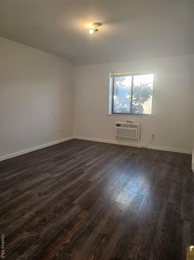 Foto del edificio - 530 Hudson Ave