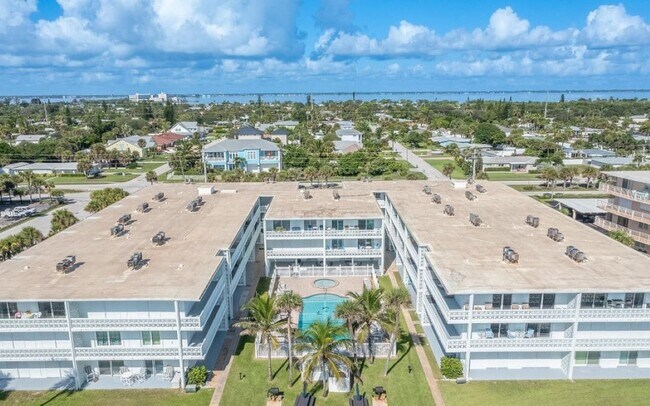 Foto del edificio - 4800 Ocean Beach Blvd