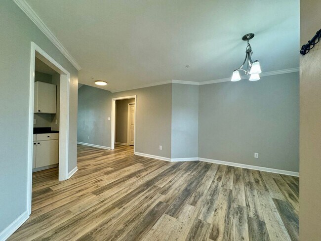 Foto del edificio - Kings Grant Condos