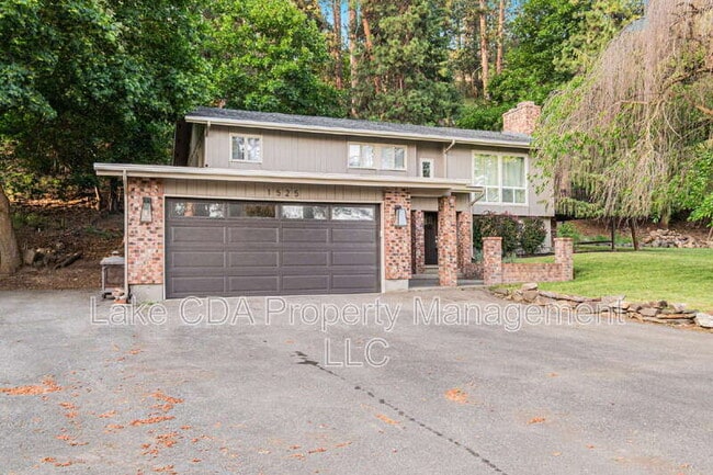 Building Photo - 1525 E Woodland Dr