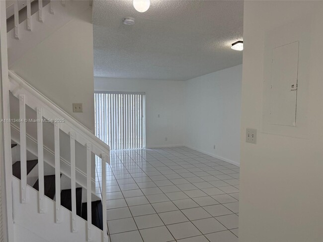Building Photo - 17432 SW 140th Ct
