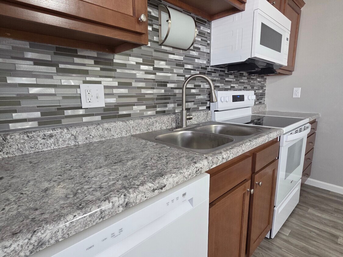 Foto principal - 5526 Humbert Rd
