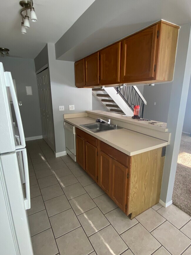 Building Photo - 3173 Sunnyside Ct