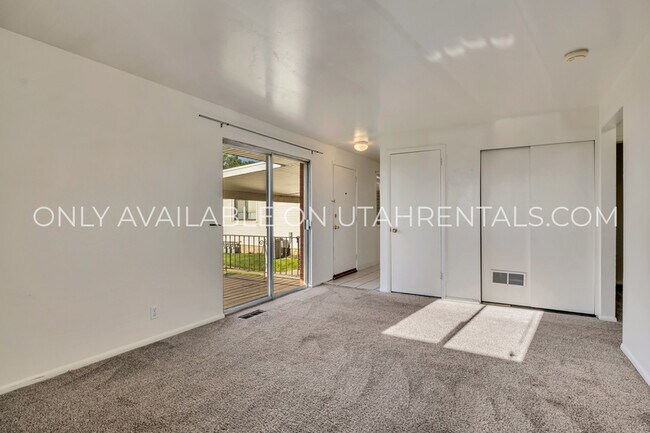 Building Photo - 2233 S 200 W