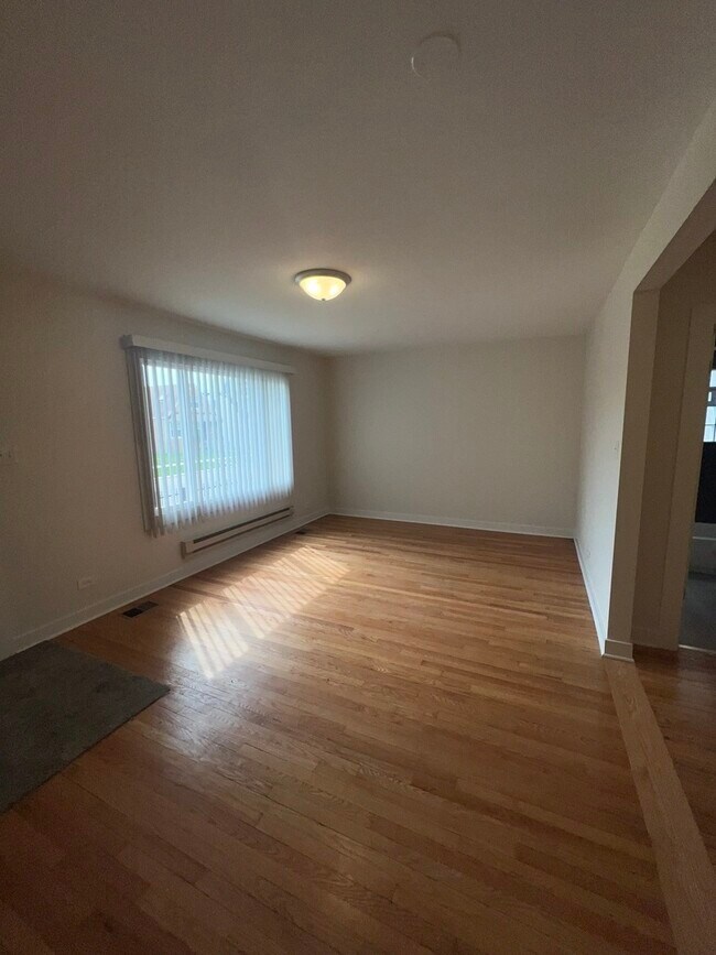 8134 S Houston Ave, Chicago, IL 60617 Townhome Rentals in Chicago IL