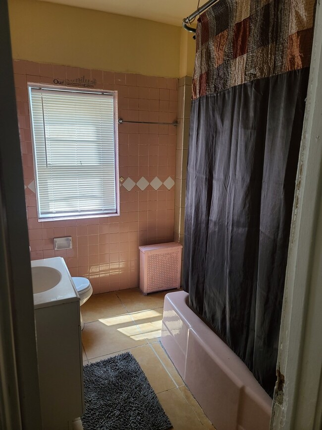 Building Photo - 4719 N Lawndale Ave