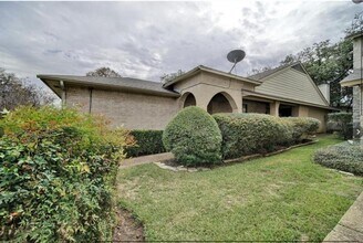 Building Photo - 9518 Topridge Dr