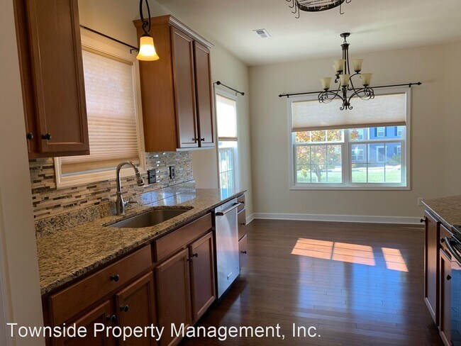 Building Photo - 3 br, 2.5 bath House - 215 Phoenix Blvd.