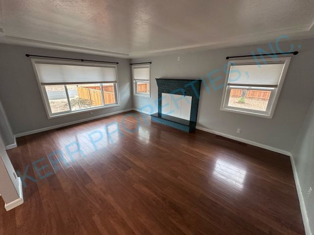 Building Photo - Charming 2-Bedroom Retreat with 2 Full Bat...