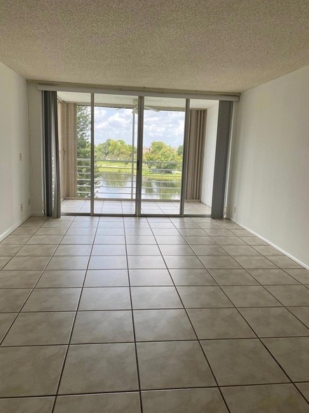 Photo - 9440 Poinciana Pl Apartment